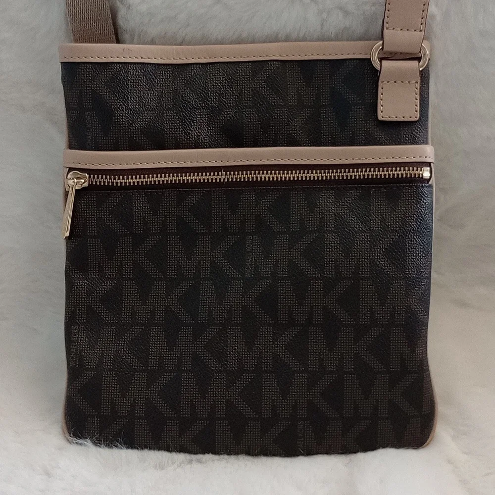 Michael Kors Cross Body Bag - Picture 2 of 10